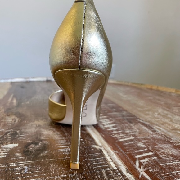 Barely worn Sasha New York heels in gold - Picture 6 of 7